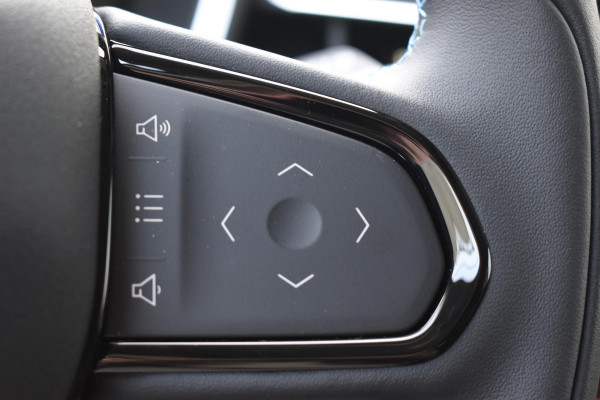 Lynk & Co 01 262PK Automaat / 360 Camera / Adaptieve cruise control / Glazen schuif-kanteldak / Elektrische stoelen met geheugenfunctie / Stoelverwarming / Elektrische achterklep / Climate control / Parkeersensoren V+A / 20"velgen / Keyless entry /