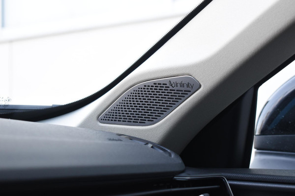Lynk & Co 01 262PK Automaat / 360 Camera / Adaptieve cruise control / Glazen schuif-kanteldak / Elektrische stoelen met geheugenfunctie / Stoelverwarming / Elektrische achterklep / Climate control / Parkeersensoren V+A / 20"velgen / Keyless entry /