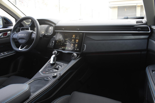 Lynk & Co 01 262PK Automaat / 360 Camera / Adaptieve cruise control / Glazen schuif-kanteldak / Elektrische stoelen met geheugenfunctie / Stoelverwarming / Elektrische achterklep / Climate control / Parkeersensoren V+A / 20"velgen / Keyless entry /