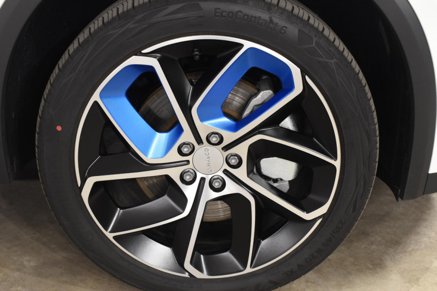 Lynk & Co 01 262PK Automaat / 360 Camera / Adaptieve cruise control / Glazen schuif-kanteldak / Elektrische stoelen met geheugenfunctie / Stoelverwarming / Elektrische achterklep / Climate control / Parkeersensoren V+A / 20"velgen / Keyless entry /