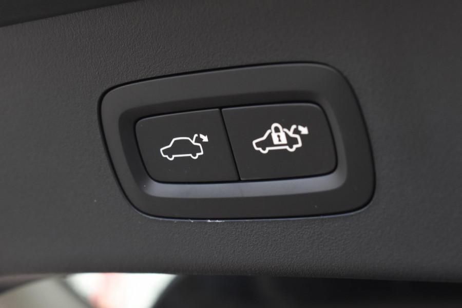 Lynk & Co 01 262PK Automaat / 360 Camera / Adaptieve cruise control / Glazen schuif-kanteldak / Elektrische stoelen met geheugenfunctie / Stoelverwarming / Elektrische achterklep / Climate control / Parkeersensoren V+A / 20"velgen / Keyless entry /
