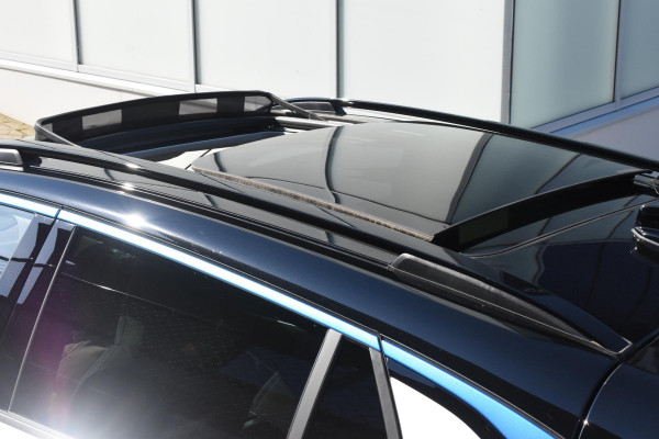 Lynk & Co 01 262PK Automaat / 360 Camera / Adaptieve cruise control / Glazen schuif-kanteldak / Elektrische stoelen met geheugenfunctie / Stoelverwarming / Elektrische achterklep / Climate control / Parkeersensoren V+A / 20"velgen / Keyless entry /