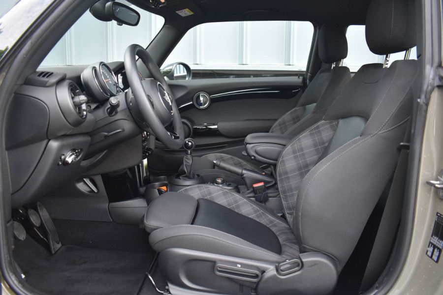 MINI 3-deurs 1.5 Cooper Chili | Xenon | Carplay | Navi | Sportstoelen