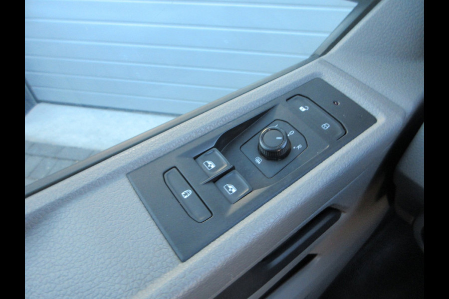 Volkswagen Transporter 2.0 tdi, L1, Airco, 3-Zits, Cruisecontrol, Imperaal, PDC.