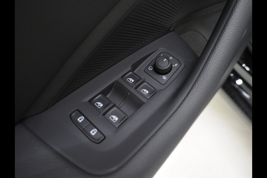 Škoda Superb Combi 1.5 TSI PHEV Laurin & Klement | Leder | Massage | HUD | Canton | Camera | Sfeerlicht | Memory | Keyless