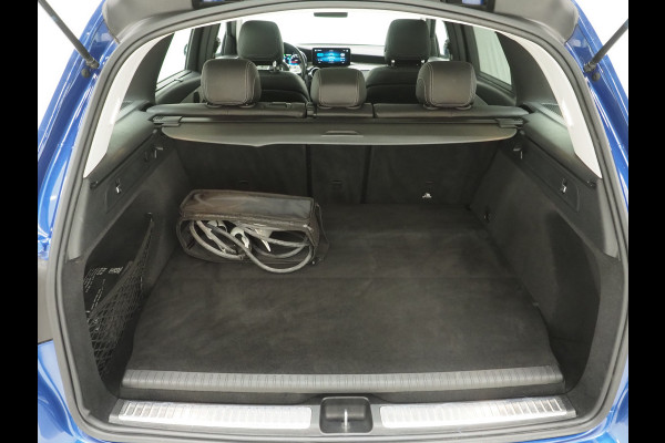 Mercedes-Benz GLC 300e 4MATIC Premium Plus | Panoramadak | Trekhaak | Massage | Leder | Stoelkoeling | Sfeerlicht | Carplay