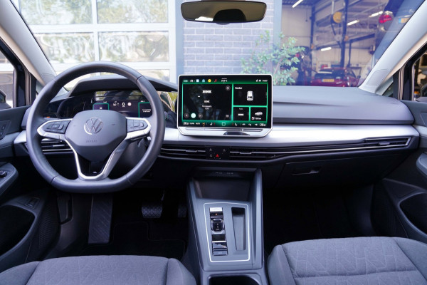 Volkswagen Golf Variant 1.5 eTSI Life Edition|Prijs rijklaar incl 12 mnd garantie|Stuur,-stoelverw Elek klep Camera Blindspot