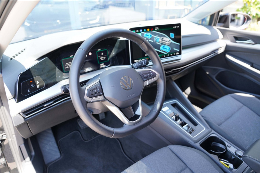 Volkswagen Golf Variant 1.5 eTSI Life Edition|Prijs rijklaar incl 12 mnd garantie|Stuur,-stoelverw Elek klep Camera Blindspot