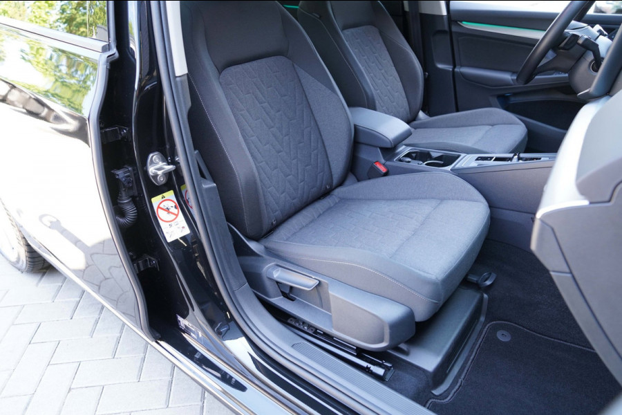 Volkswagen Golf Variant 1.5 eTSI Life Edition|Prijs rijklaar incl 12 mnd garantie|Stuur,-stoelverw Elek klep Camera Blindspot