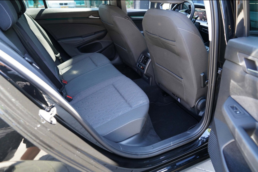 Volkswagen Golf Variant 1.5 eTSI Life Edition|Prijs rijklaar incl 12 mnd garantie|Stuur,-stoelverw Elek klep Camera Blindspot