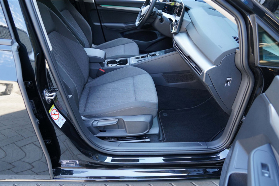 Volkswagen Golf Variant 1.5 eTSI Life Edition|Prijs rijklaar incl 12 mnd garantie|Stuur,-stoelverw Elek klep Camera Blindspot