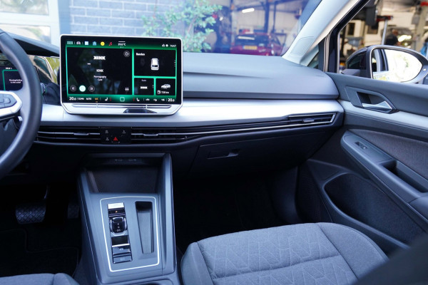 Volkswagen Golf Variant 1.5 eTSI Life Edition|Prijs rijklaar incl 12 mnd garantie|Stuur,-stoelverw Elek klep Camera Blindspot