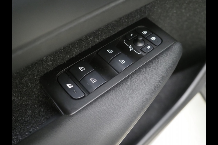 Volvo XC40 1.5 T5 Recharge R-Design | Panoramadak | Leder | Trekhaak | Harman/Kardon | Keyless | Camera | Carplay