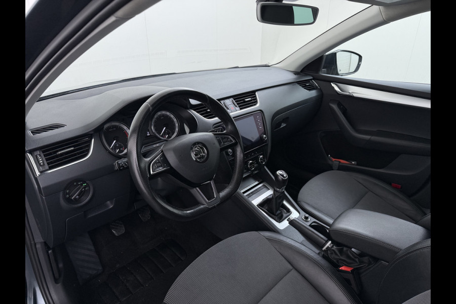 Škoda Octavia 1.0TSI 116PK Trekhaak Apple Carplay Android Navi PDC 17"LM Ecc Stoelverwarmd Cruise Control Led WLAN Bluetooth Isofix Volledig Skoda-Dealeronderhouden 1.300KG Trekgewicht 1e Eigenaar Origineel Nederlandse Auto