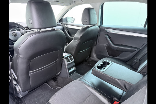 Škoda Octavia 1.0TSI 116PK Trekhaak Apple Carplay Android Navi PDC 17"LM Ecc Stoelverwarmd Cruise Control Led WLAN Bluetooth Isofix Volledig Skoda-Dealeronderhouden 1.300KG Trekgewicht 1e Eigenaar Origineel Nederlandse Auto