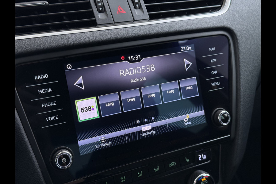 Škoda Octavia 1.0TSI 116PK Trekhaak Apple Carplay Android Navi PDC 17"LM Ecc Stoelverwarmd Cruise Control Led WLAN Bluetooth Isofix Volledig Skoda-Dealeronderhouden 1.300KG Trekgewicht 1e Eigenaar Origineel Nederlandse Auto