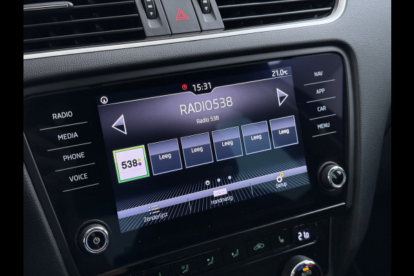 Škoda Octavia 1.0TSI 116PK Trekhaak Apple Carplay Android Navi PDC 17"LM Ecc Stoelverwarmd Cruise Control Led WLAN Bluetooth Isofix Volledig Skoda-Dealeronderhouden 1.300KG Trekgewicht 1e Eigenaar Origineel Nederlandse Auto