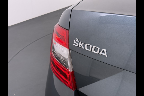 Škoda Octavia 1.0TSI 116PK Trekhaak Apple Carplay Android Navi PDC 17"LM Ecc Stoelverwarmd Cruise Control Led WLAN Bluetooth Isofix Volledig Skoda-Dealeronderhouden 1.300KG Trekgewicht 1e Eigenaar Origineel Nederlandse Auto
