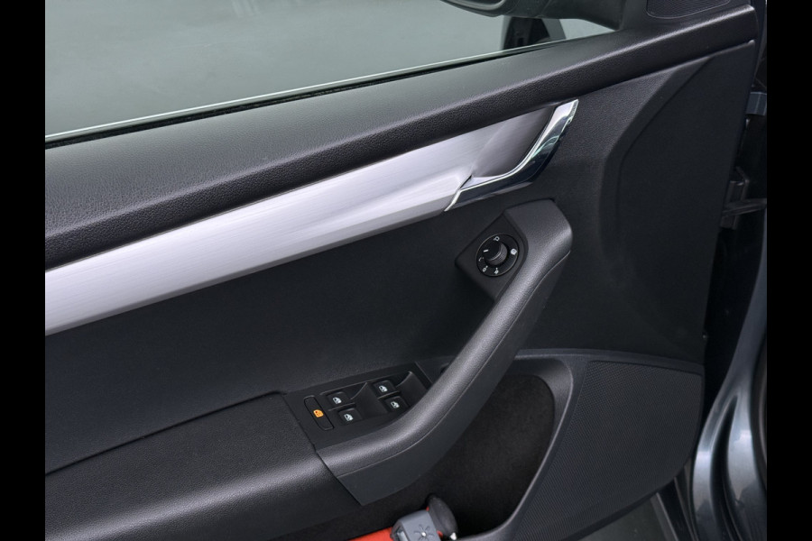 Škoda Octavia 1.0TSI 116PK Trekhaak Apple Carplay Android Navi PDC 17"LM Ecc Stoelverwarmd Cruise Control Led WLAN Bluetooth Isofix Volledig Skoda-Dealeronderhouden 1.300KG Trekgewicht 1e Eigenaar Origineel Nederlandse Auto