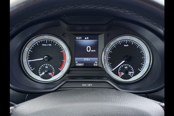 Škoda Octavia 1.0TSI 116PK Trekhaak Apple Carplay Android Navi PDC 17"LM Ecc Stoelverwarmd Cruise Control Led WLAN Bluetooth Isofix Volledig Skoda-Dealeronderhouden 1.300KG Trekgewicht 1e Eigenaar Origineel Nederlandse Auto