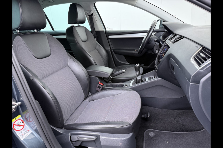 Škoda Octavia 1.0TSI 116PK Trekhaak Apple Carplay Android Navi PDC 17"LM Ecc Stoelverwarmd Cruise Control Led WLAN Bluetooth Isofix Volledig Skoda-Dealeronderhouden 1.300KG Trekgewicht 1e Eigenaar Origineel Nederlandse Auto