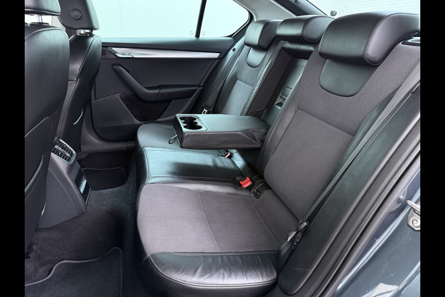 Škoda Octavia 1.0TSI 116PK Trekhaak Apple Carplay Android Navi PDC 17"LM Ecc Stoelverwarmd Cruise Control Led WLAN Bluetooth Isofix Volledig Skoda-Dealeronderhouden 1.300KG Trekgewicht 1e Eigenaar Origineel Nederlandse Auto
