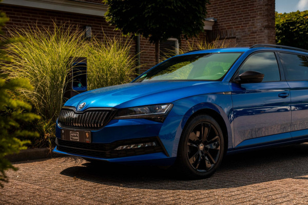 Škoda Superb Combi 1.4 TSI iV Sportline Business 218 PK Elek.Trekhaak Keyless ACC Camera 18''
