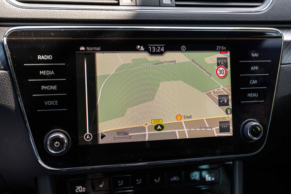 Škoda Superb Combi 1.4 TSI iV Sportline Business 218 PK Elek.Trekhaak Keyless ACC Camera 18''