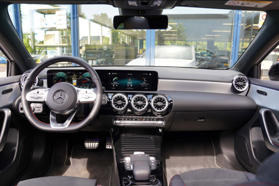 Mercedes-Benz A-Klasse 200 Business Solution AMG|Prijs rijklaar incl. 12 mnd garantie|Schuif/kanteldak Carplay PDC DAB Camera LED
