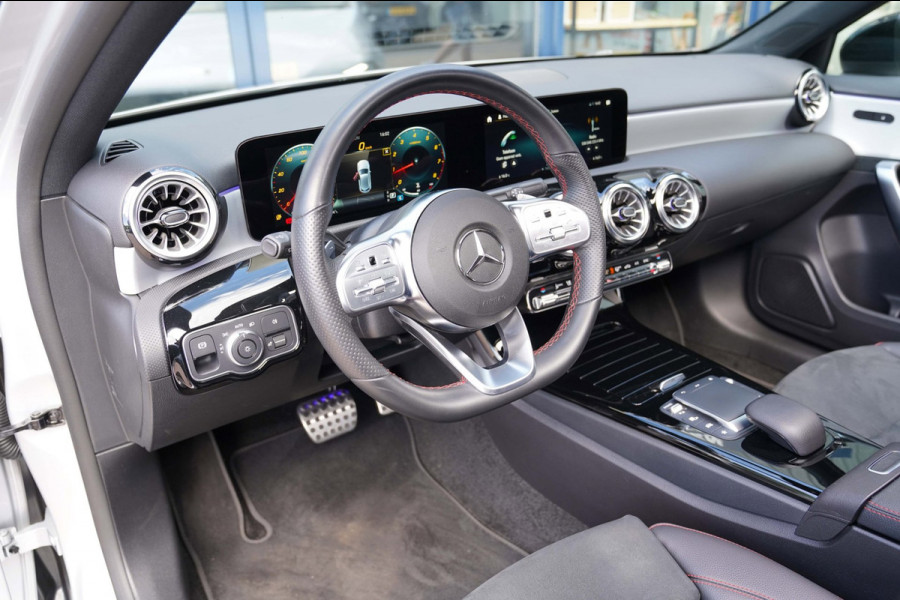 Mercedes-Benz A-Klasse 200 Business Solution AMG|Prijs rijklaar incl. 12 mnd garantie|Schuif/kanteldak Carplay PDC DAB Camera LED