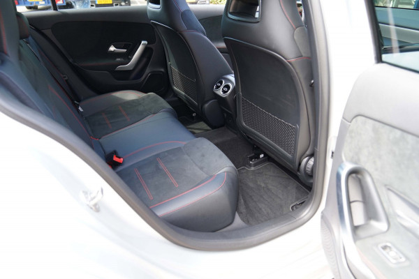 Mercedes-Benz A-Klasse 200 Business Solution AMG|Prijs rijklaar incl. 12 mnd garantie|Schuif/kanteldak Carplay PDC DAB Camera LED