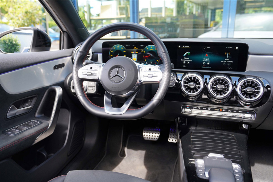 Mercedes-Benz A-Klasse 200 Business Solution AMG|Prijs rijklaar incl. 12 mnd garantie|Schuif/kanteldak Carplay PDC DAB Camera LED