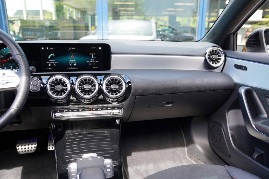 Mercedes-Benz A-Klasse 200 Business Solution AMG|Prijs rijklaar incl. 12 mnd garantie|Schuif/kanteldak Carplay PDC DAB Camera LED
