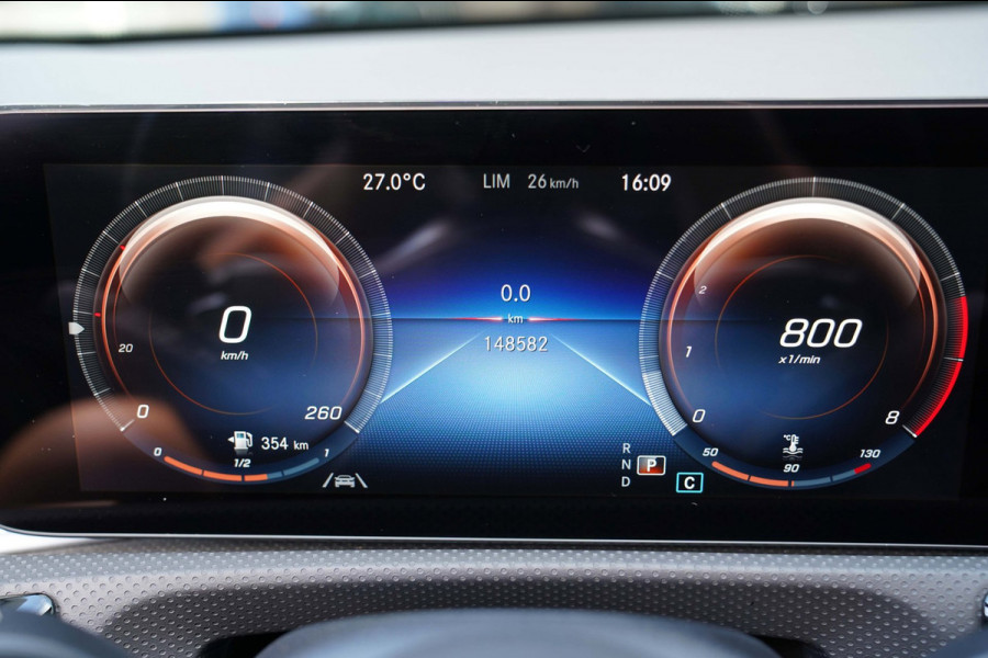 Mercedes-Benz A-Klasse 200 Business Solution AMG|Prijs rijklaar incl. 12 mnd garantie|Schuif/kanteldak Carplay PDC DAB Camera LED