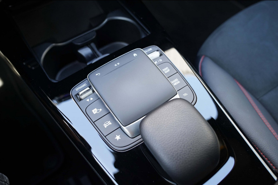 Mercedes-Benz A-Klasse 200 Business Solution AMG|Prijs rijklaar incl. 12 mnd garantie|Schuif/kanteldak Carplay PDC DAB Camera LED
