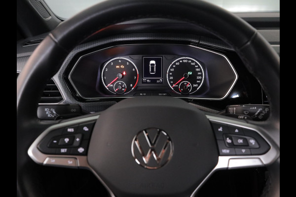 Volkswagen T-Cross 1.0 TSI R-Line 110pk DSG| Camera|  Trekhaak|Navi| 18'LM-velgen