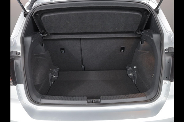 Volkswagen T-Cross 1.0 TSI R-Line 110pk DSG| Camera|  Trekhaak|Navi| 18'LM-velgen