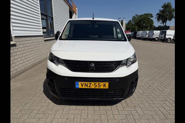 Peugeot Partner 1.2 PureTech Premium / vaste prijs rijklaar € 11.750 ex btw / lease vanaf € 198 / airco / cruise control / pdc achter / navigatie / raam in de schuifdeur / euro 6 !