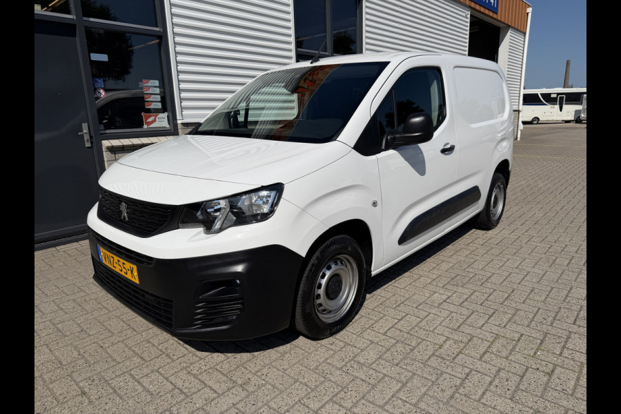 Peugeot Partner 1.2 PureTech Premium / vaste prijs rijklaar € 11.750 ex btw / lease vanaf € 198 / airco / cruise control / pdc achter / navigatie / raam in de schuifdeur / euro 6 !