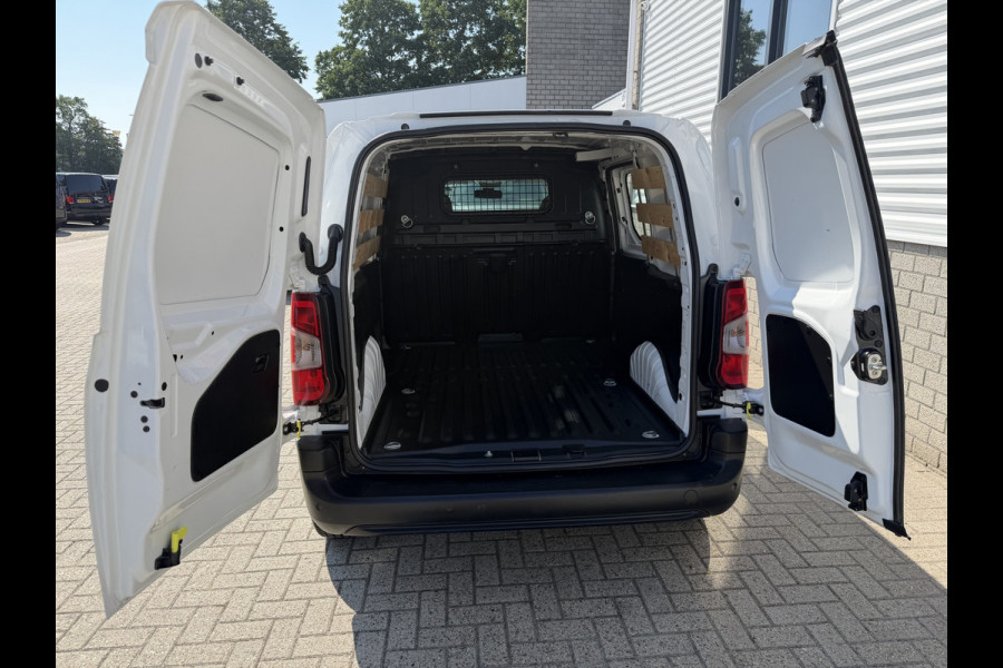 Peugeot Partner 1.2 PureTech Premium / vaste prijs rijklaar € 11.750 ex btw / lease vanaf € 198 / airco / cruise control / pdc achter / navigatie / raam in de schuifdeur / euro 6 !