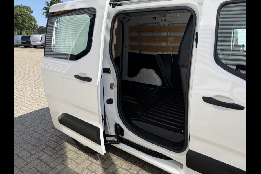 Peugeot Partner 1.2 PureTech Premium / vaste prijs rijklaar € 11.750 ex btw / lease vanaf € 198 / airco / cruise control / pdc achter / navigatie / raam in de schuifdeur / euro 6 !