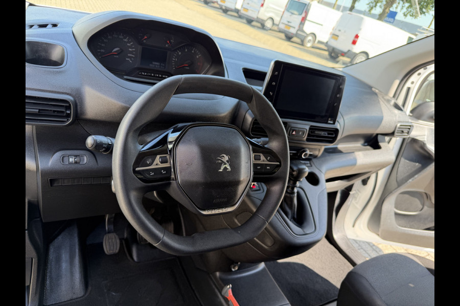 Peugeot Partner 1.2 PureTech Premium / vaste prijs rijklaar € 11.750 ex btw / lease vanaf € 198 / airco / cruise control / pdc achter / navigatie / raam in de schuifdeur / euro 6 !