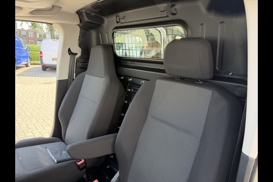 Peugeot Partner 1.2 PureTech Premium / vaste prijs rijklaar € 11.750 ex btw / lease vanaf € 198 / airco / cruise control / pdc achter / navigatie / raam in de schuifdeur / euro 6 !
