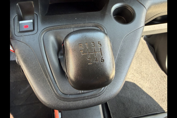 Peugeot Partner 1.2 PureTech Premium / vaste prijs rijklaar € 11.750 ex btw / lease vanaf € 198 / airco / cruise control / pdc achter / navigatie / raam in de schuifdeur / euro 6 !