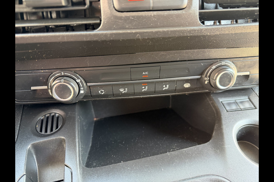 Peugeot Partner 1.2 PureTech Premium / vaste prijs rijklaar € 11.750 ex btw / lease vanaf € 198 / airco / cruise control / pdc achter / navigatie / raam in de schuifdeur / euro 6 !