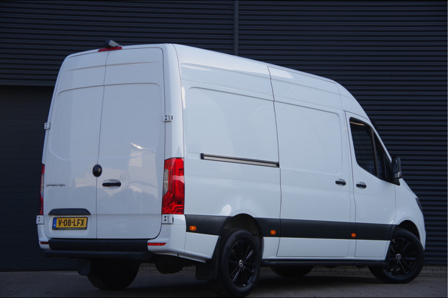 Mercedes-Benz Sprinter 319 3.0 V6 L2H2 3P, AUT. LED, 3.5T TREKHAAK, STANDKACHEL, STOELVERWARMING, CAMERA, CRUISE, LEDER STUUR, NAVI BY APPLE CARPLAY
