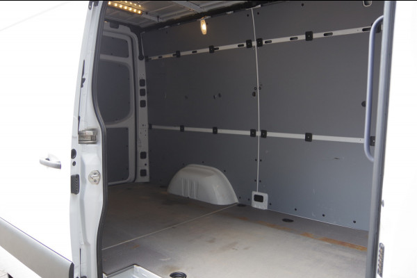 Mercedes-Benz Sprinter 319 3.0 V6 L2H2 3P, AUT. LED, 3.5T TREKHAAK, STANDKACHEL, STOELVERWARMING, CAMERA, CRUISE, LEDER STUUR, NAVI BY APPLE CARPLAY