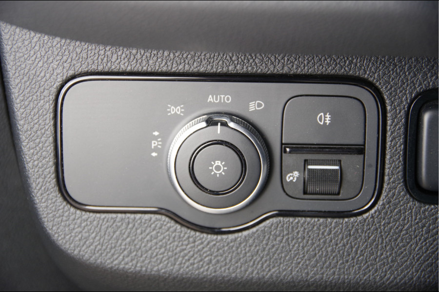 Mercedes-Benz Sprinter 319 3.0 V6 L2H2 3P, AUT. LED, 3.5T TREKHAAK, STANDKACHEL, STOELVERWARMING, CAMERA, CRUISE, LEDER STUUR, NAVI BY APPLE CARPLAY