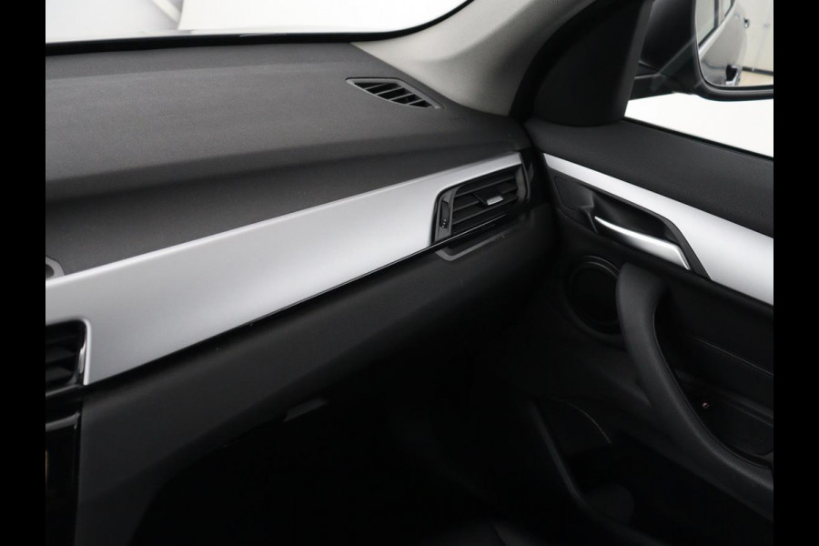 BMW X1 xDrive25e | Panaramadak | Camera | Cruise control | Climate control | Buetooth | Navigatie | DAB+