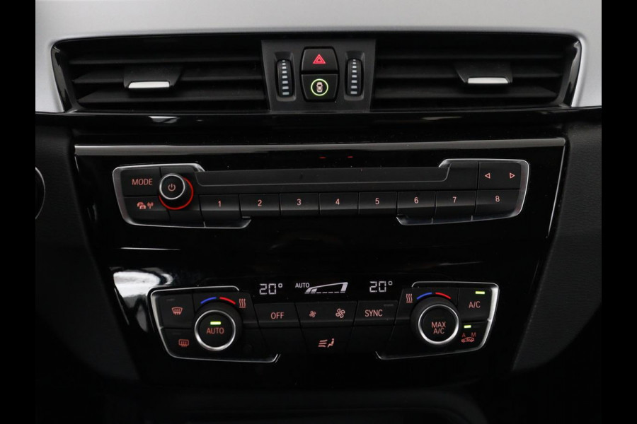 BMW X1 xDrive25e | Panaramadak | Camera | Cruise control | Climate control | Buetooth | Navigatie | DAB+